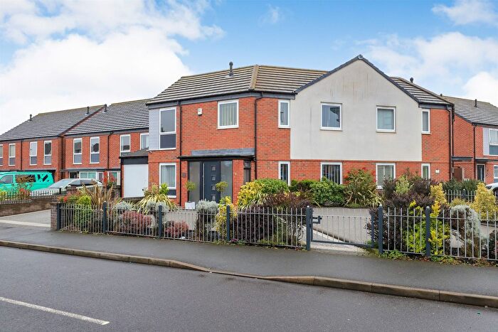 3 Bedroom Semi-Detached House For Sale In Hemlock Way, Bilston, WV14