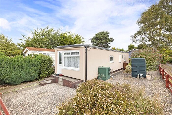 1 Bedroom Mobile/park Home For Sale In Cedar Road, Nivensknowe Park, Loanhead, EH20