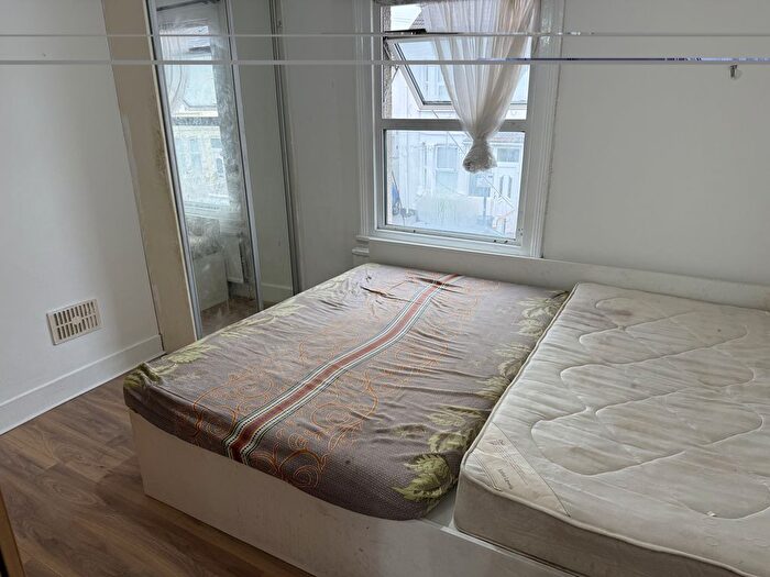 3 Bedroom Flat To Rent In Grove Road Top Flat, Hounslow, Greater London, TW3