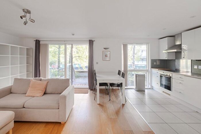 3 Bedroom Flat To Rent In Orsman Road London, N1