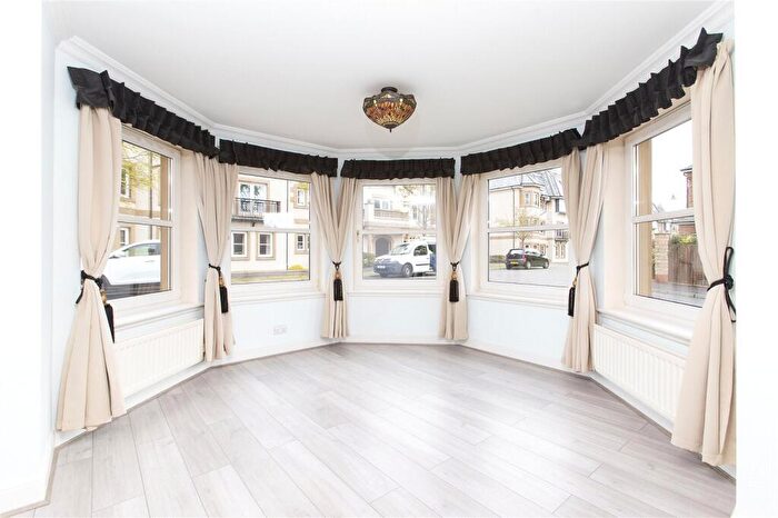 3 Bedroom Flat To Rent In Rattray Drive, Edinburgh, EH10