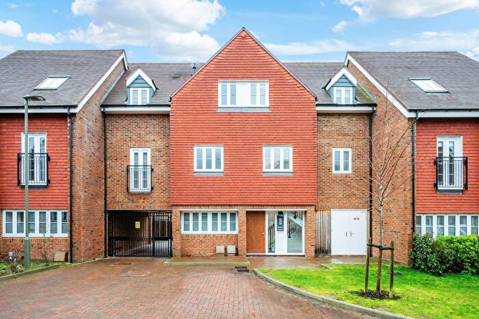 2 Bedroom Flat For Sale In Aylsham Road, Tadworth, KT20