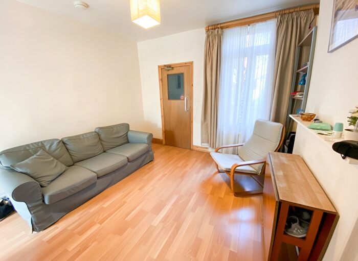 4 Bedroom House To Rent In Tiverton Road - Bed, Selly Oak, West Midlands, B29