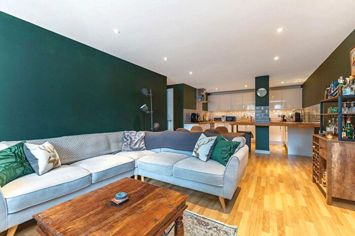 2 Bedroom Flat For Sale In Headley Road, Grayshott, Hindhead, Hampshire, GU26