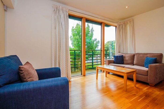 2 Bedroom Flat To Rent In Five Mile Drive, Oxford, OX2