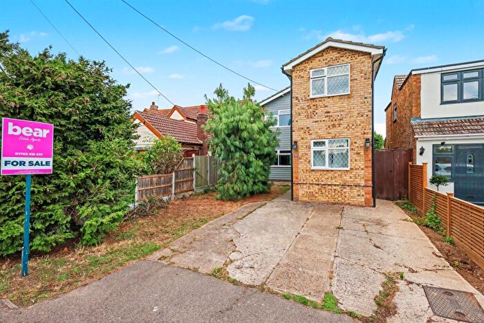 5 Bedroom Detached House For Sale In Orchard Avenue, Hockley, Essex, SS5