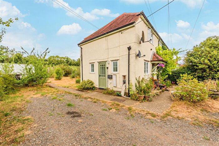 1 Bedroom Flat To Rent In Dark Lane, Puttenham, GU3
