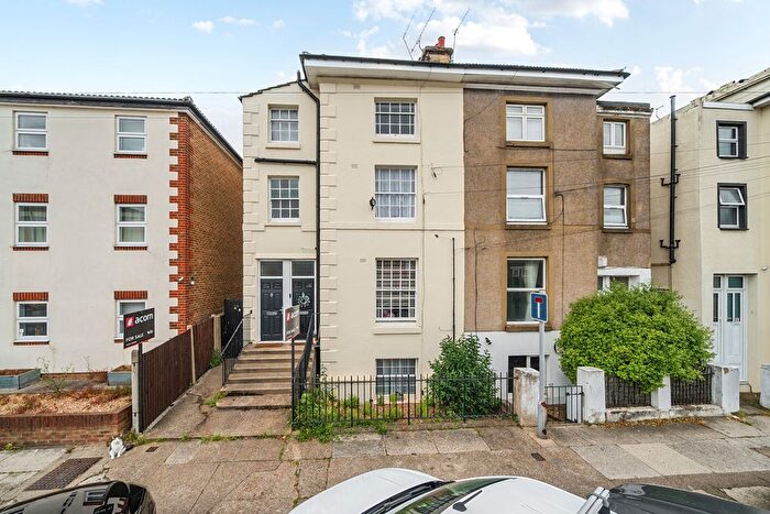 1 Bedroom Studio For Sale In Pier Road, Northfleet, Gravesend, DA11