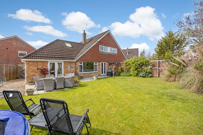 4 Bedroom Chalet For Sale In Drakes Avenue, Devizes, Wiltshire, SN10