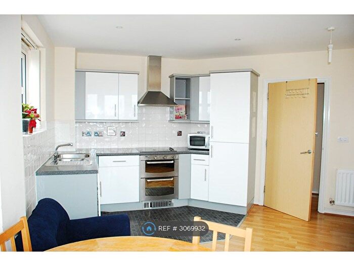 2 Bedroom Flat To Rent In Stanley Road, Harrow, HA2
