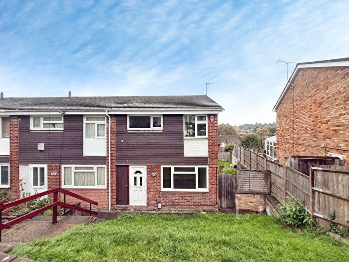 3 Bedroom End Of Terrace House For Sale In Devon Road, Luton, Bedfordshire, LU2