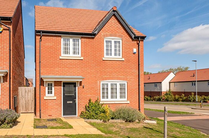 4 Bedroom Detached House For Sale In St. James Way, Bedford, MK40