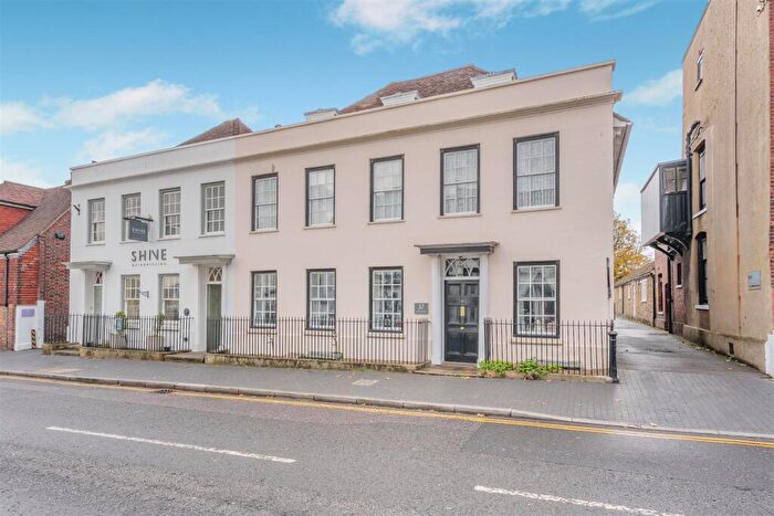 2 Bedroom Apartment For Sale In High Street, West Malling, ME19