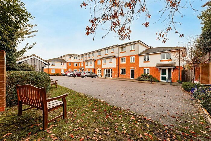 1 Bedroom Flat For Sale In Laleham Gardens, Margate, CT9