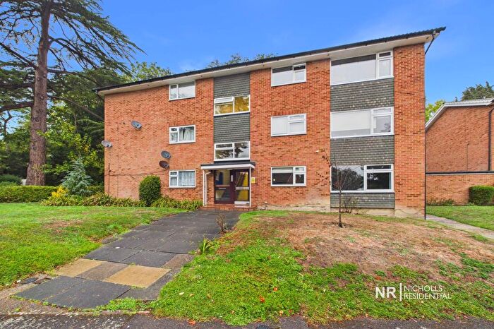 3 Bedroom Flat To Rent In Oakfield Drive, Reigate, Surrey., RH2