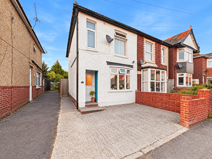 2 Bedroom Semi-Detached House For Sale In Swift Road, Woolston, SO19