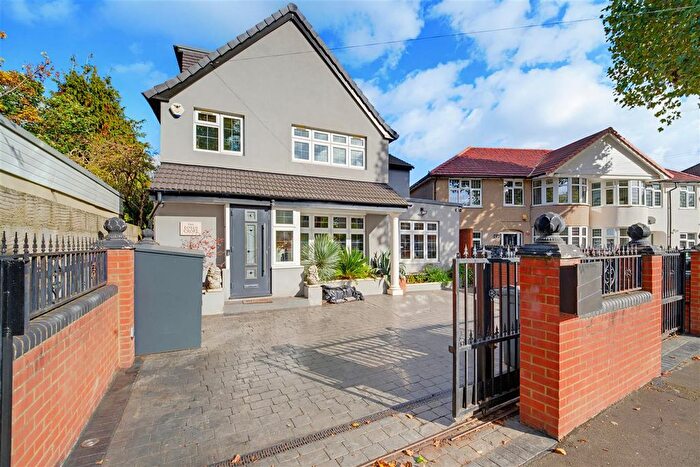5 Bedroom Detached House For Sale In The Drive, Feltham, TW14