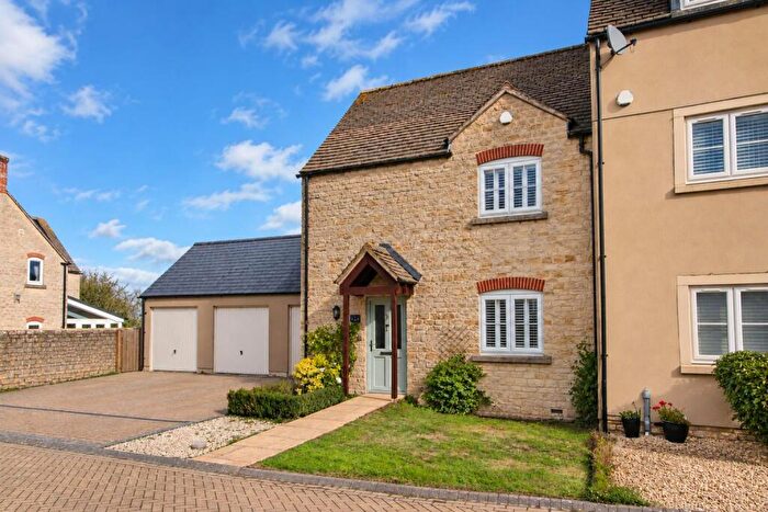 3 Bedroom End Of Terrace House For Sale In The Knoll, Malmesbury, SN16