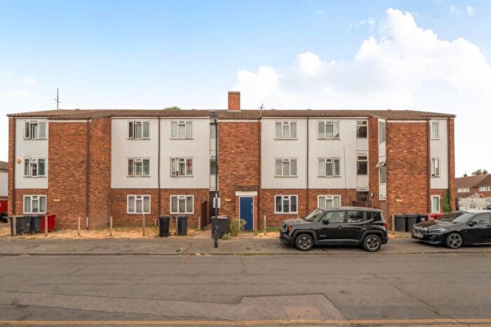 1 Bedroom Apartment For Sale In Fox Road, Slough, Berkshire, SL3