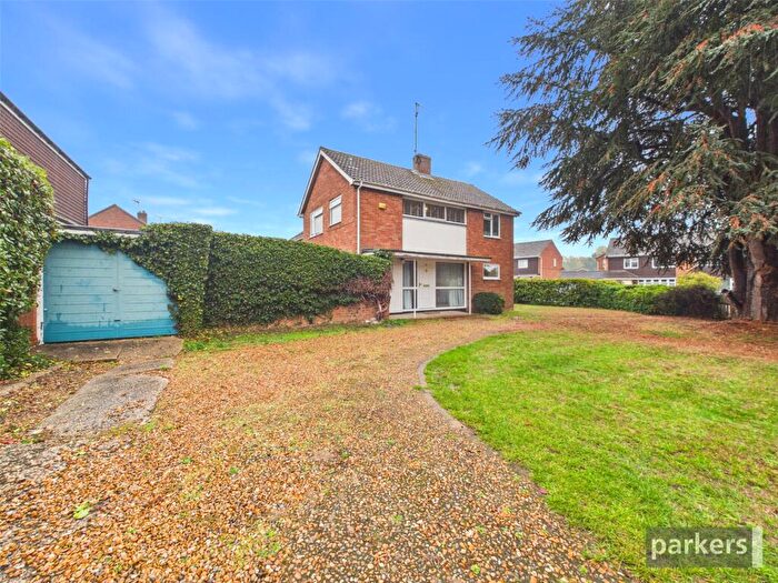 3 Bedroom Semi-Detached House For Sale In Cornfield Road, Woodley, Reading, Berkshire, RG5