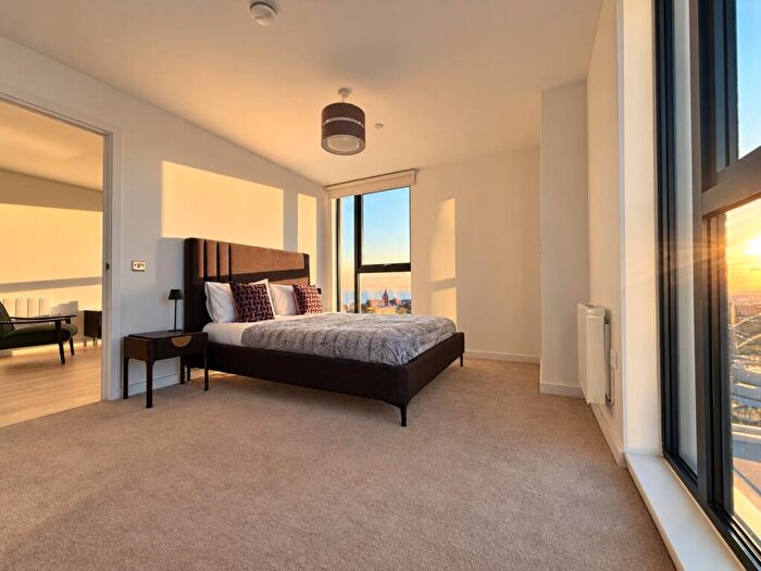 2 Bedroom Flat To Rent In The Helm, Holdenhurst Road, BH8