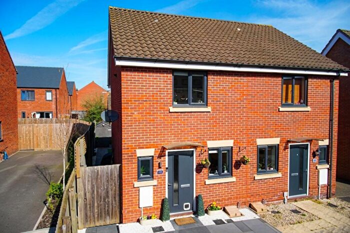 2 Bedroom Semi-Detached House For Sale In Ron Hill Road, Queens Hills, Norwich, NR8