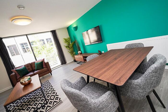 4 Bedroom Apartment To Rent In Flat Sellers Wheel, City Centre, S1