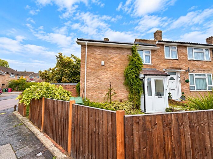 3 Bedroom End Of Terrace House For Sale In Pemberton Road, Slough, SL2