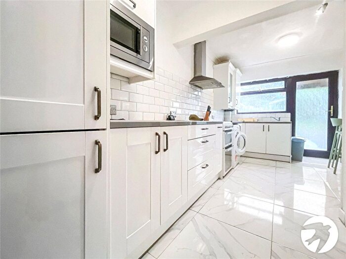 3 Bedroom End Of Terrace House For Sale In Laburnum Road, Rochester, Kent, ME2
