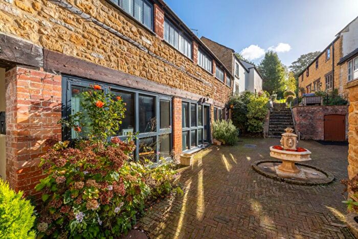 1 Bedroom Mews To Rent In Whites Yard, Fore Street, Castle Cary, BA7