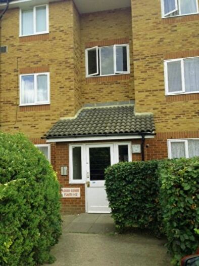 2 Bedroom Flat To Rent In Louis Court, Coopers Close, Village, Dagenham, Essex, RM10