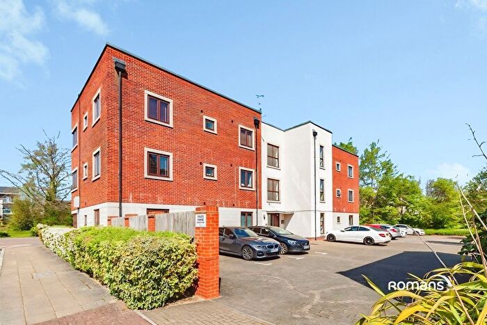 2 Bedroom Flat For Sale In Hines Court, Basingstoke, Hampshire, RG24