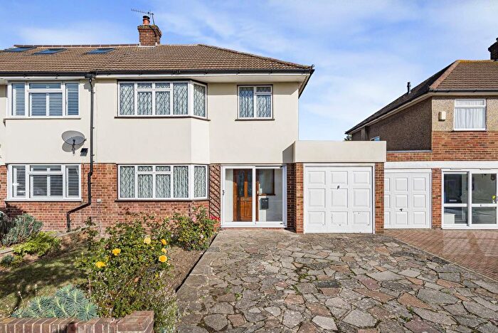 3 Bedroom Property For Sale In Ravenswood, Bexley, DA5