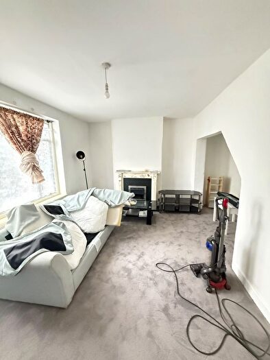3 Bedroom Semi-Detached House To Rent In Grange Close, Hounslow, TW5