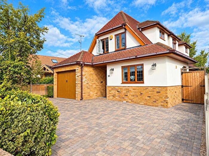 4 Bedroom Detached House For Sale In Plumberow Avenue, Hockley, Essex, SS5