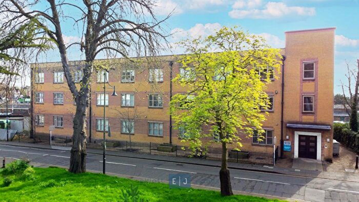 1 Bedroom Apartment To Rent In Charteris Road, Woodford Green, IG8