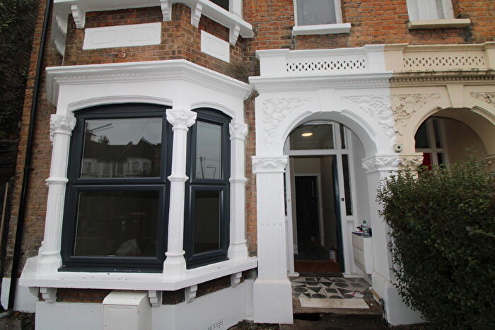 2 Bedroom Flat To Rent In Fillebrook Road, Leytonstone, Waltham Forest, E11