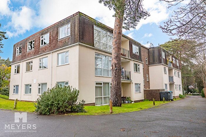 2 Bedroom Flat For Sale In Woodlands Court, Charminster Road, Bournemouth, BH8