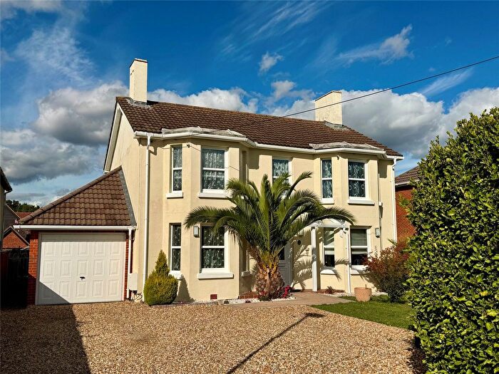 4 Bedroom Detached House For Sale In Manor Road, New Milton, Hampshire, BH25