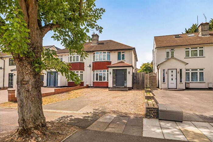 3 Bedroom Semi-Detached House For Sale In Harcourt Avenue, Edgware, HA8
