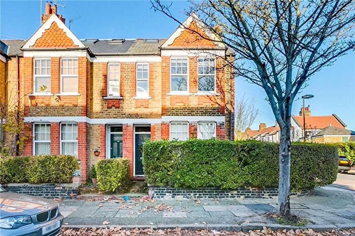 2 Bedroom Flat To Rent In Chilton Road, Kew, TW9