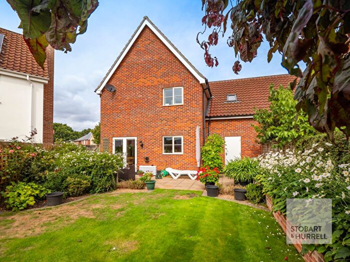 4 Bedroom Link Detached House For Sale In Whiley Lane, Stalham, Norfolk, NR12