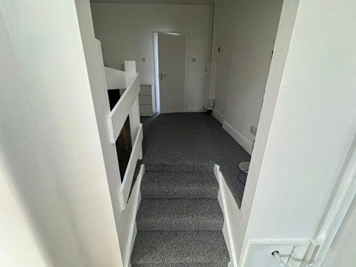 1 Bedroom Flat To Rent In King Street, Southall, UB2
