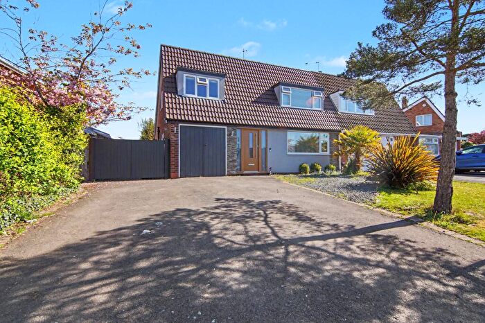 3 Bedroom Semi-Detached House For Sale In Needlers End Lane, Balsall Common, CV7