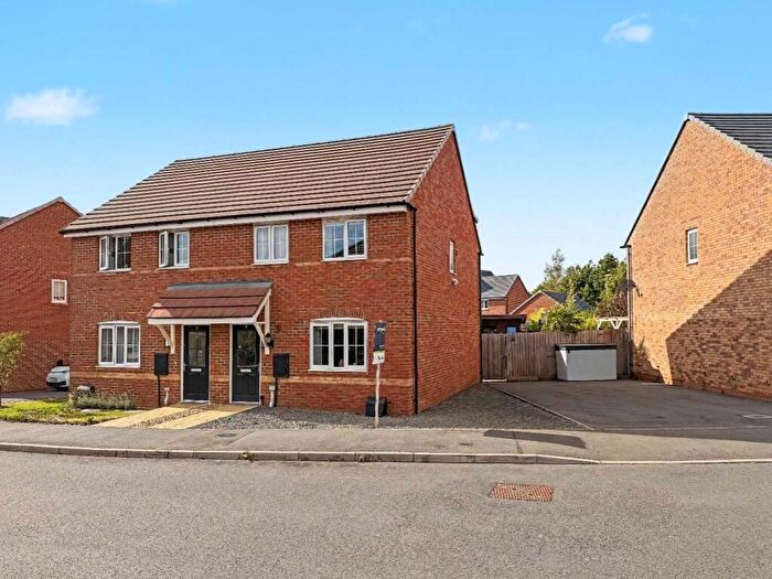 3 Bedroom Semi-Detached House For Sale In Haswell Road, Crick, NN6