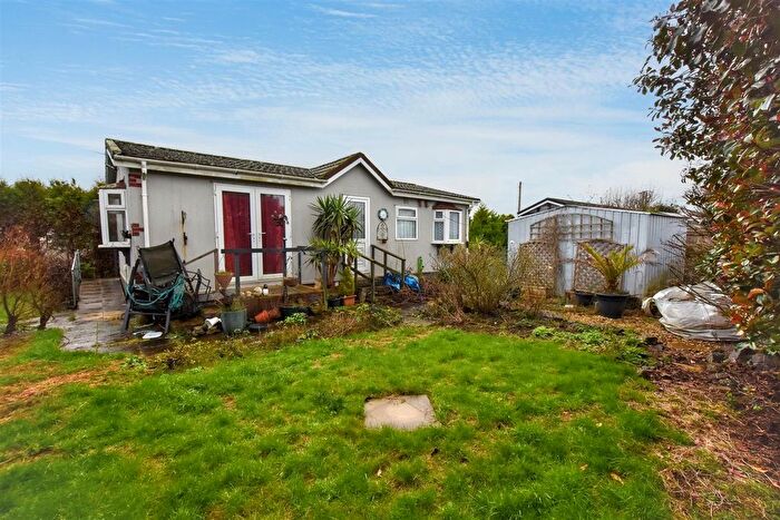 2 Bedroom Mobile/park Home For Sale In Tremarle Home Park, North Roskear, TR14