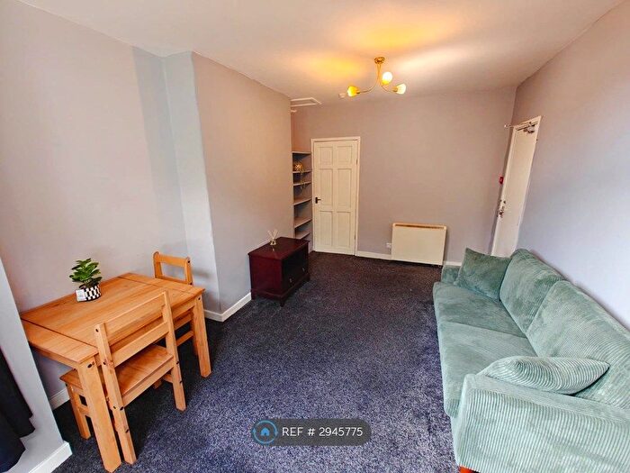 1 Bedroom Flat To Rent In William View, Leeds, LS15