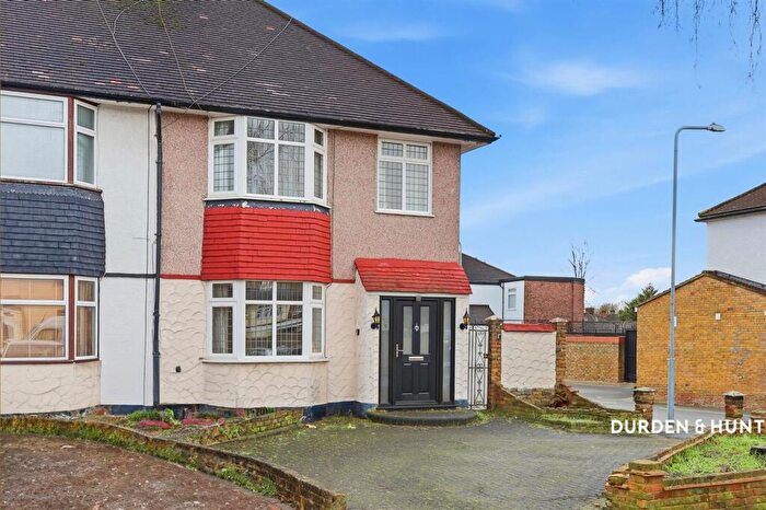 3 Bedroom Semi-Detached House To Rent In Stradbroke Grove, Ilford, IG5