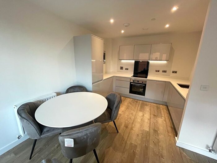 1 Bedroom Flat To Rent In Chailey Place, Hayes, Middlesex, UB3