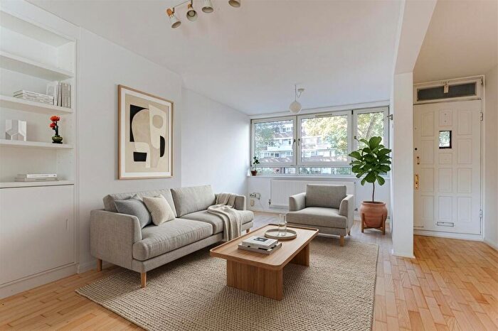 3 Bedroom Flat For Sale In Pownall Road, Hackney, E8